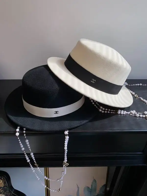 Chanel top hat dx209